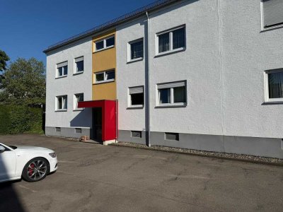Zentrale und helle 3 Zimmer Erdgeschosswohnung mit Stellplatz und Keller in Top Lage zu verkaufen