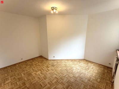 WG-Hit: Helle Schlafzimmer mit separater Küche!