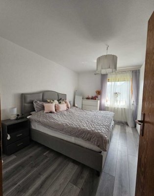 Moderne und helle 3 Zimmer Wohnung mit neuer Küche, 2 Balkonen und Stellplatz