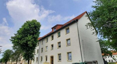 3-Raum-Wohnung mit Garage / Bad mit Wanne und Fenster