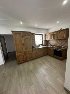 Modernisiertes Einfamilienhaus mit drei Zimmern in Selters zu vermieten