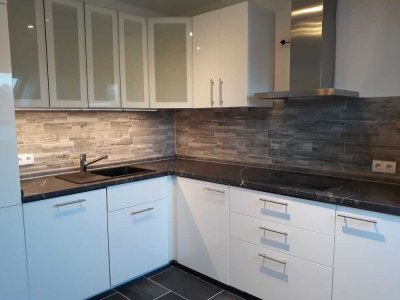Vollständig renovierte 2,5-Raum-Maisonette-Wohnung mit Balkon und Einbauküche in Sulzbach