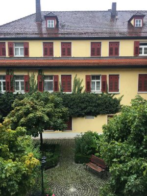 Helle, gepflegte 1-Zimmer-Wohnung mit EBK im Kreis Regensburg