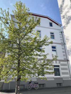 Großzügige 3-Zimmer Altbauwohnung in zentraler Lage zu vermieten