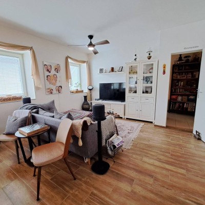 Provisionsfrei! Schöne Altbauwohnung mit Ambiente und historischem Flair!