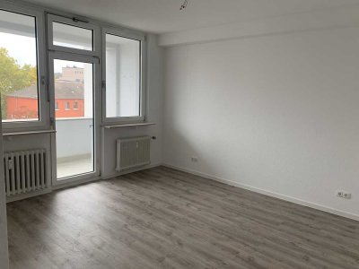 Frisch renovierte 3-Zimmer-Wohnung mit Balkon in zentraler Lage!