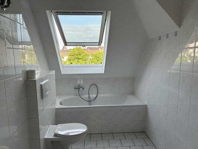 Geräumige 2-Zi-Wohnung mit Wohnküche hohen Decken. Provisionsfrei