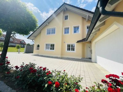 Großzügig geschnittene Doppelhaushälfte mit schönem Garten und Doppelgarage in ruhiger Lage!