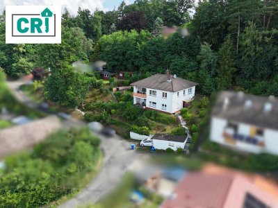 Panoramablick trifft Gemütlichkeit – Einfamilienhaus mit Einliegerwohnung, Garten & Kamin in idyllis