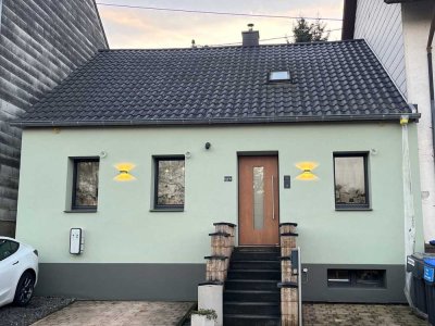 ASCHBACH : WOHNFERTIG saniertes SCHMUCKSTÜCK mit schönem GARTEN !