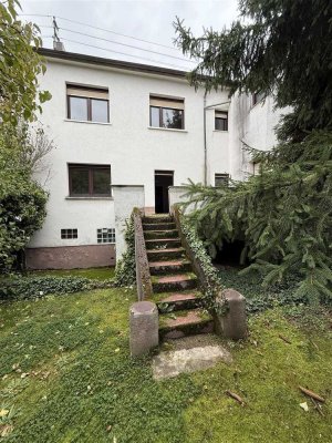 1-2 Familienhaus Wohnhaus mit Entwicklungsmöglichkeiten in 66787 Hostenbach
