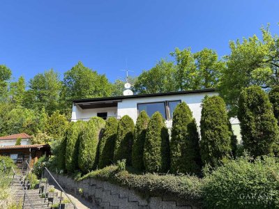 Einfamilienhaus mit Einliegerwohnung in traumhafter Aussichtslage - mit zwei Garagen