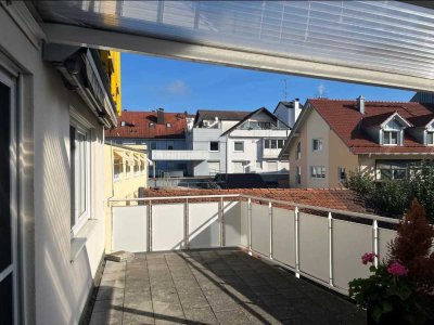 Helle 3 Zimmer Whg. mit EBK, großer Dachterrasse