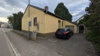 Einfamilienhaus in Stutensee mit 3 Zimmern, ausgebauten Kellerräumen und Garten