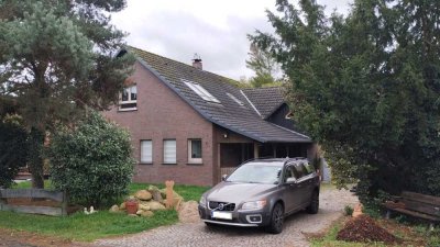Liebevoll entwickeltes Einfamilienhaus auf großem Grundstück mit Charme und Potenzial