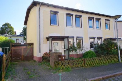 Zentral gelegene Doppelhaushälfte  mit kleinem Garten auf Eigenland