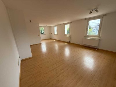 Neusanierte Maisonette Wohnung 160qm mit großem Balkon, Einbauküche und 2 Bäder