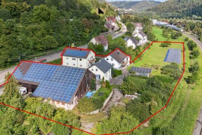 Einzigartiges Anwesen mit 2 Einfamilienhäusern, 1  Zweifamilienhaus und einer Scheune.