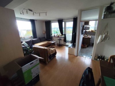 Helle und geräumige 2 Zimmer Wohnung mit 2 sonnigen Balkonen und Weitblick – ab 01.12. frei