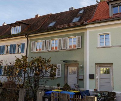 Ensemble geschütztes Reihenmittelhaus mit Südgarten in Nürnberg-Ziegelstein, Bj. 1927