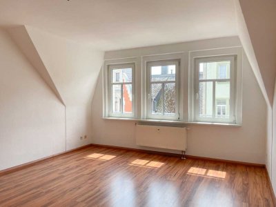 Großzügige Dachgeschosswohnung mit Balkon – zentrumsnah in Plauen!