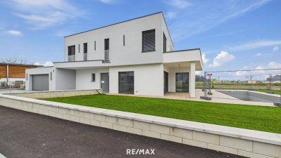 Erstbezug Luxus Villa in ruhiger Lage