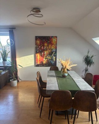 Nähe OEZ: Stilvolle Dachgeschosswohnung.  Kontakt: Meggendorferstrasse78(AT)gmx.de