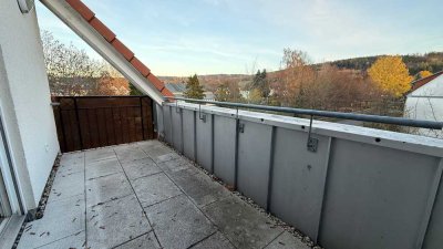 DG-Whg. mit  ausgebautem Dachspitz -  großer Balkon - EBK mögl.