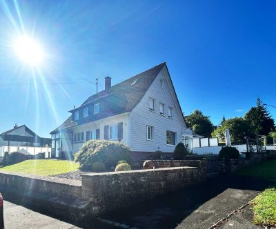 „Komplett renoviert & bezugsfertig – Zweifamilienhaus mit Wintergarten und Doppelgarage in Sulgen!“