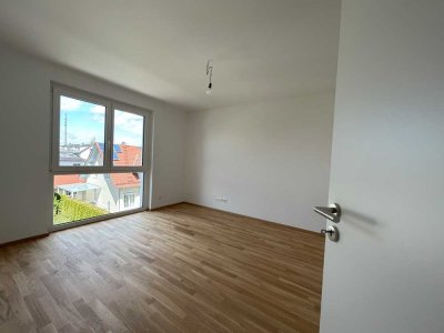 Hochwertige 4 Zi. Whg. (Bj. 2023), Balkon, Gäste-WC, Abstellk., EBK, 2x Stellplatz, Keller