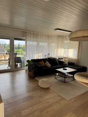 Exklusive, modernisierte 4-Zimmer-Wohnung mit gehobener Innenausstattung mit EBK in Herrenberg