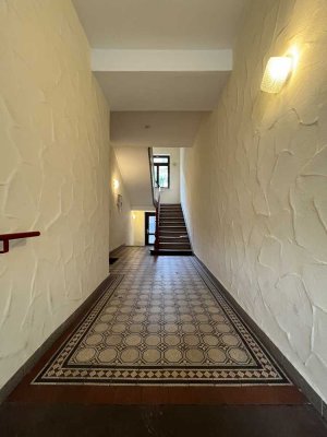 Lichtdurchflutete Altbau-Wohnung mit Charme