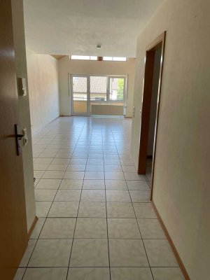 Ansprechende 2-Zimmer-Dachgeschosswohnung mit Balkon in Eisenberg (Pfalz)
