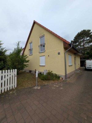 Schmuckes Einfamilienhaus mit viel Grün