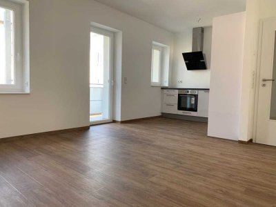 Erstbezug nach Sanierung mit Terrasse: Schöne 2-Raum-Erdgeschosswohnung mit geh. Innenausstattung
