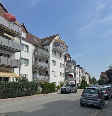 Vielseitige Gewerbeeinheit (auch als Wohnung nutzbar) mit Terrasse und Stellplatz