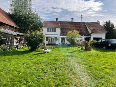 Großzügiges Anwesen mit zwei renovierungsbedürftigen Häusern im beliebten Diedorf
