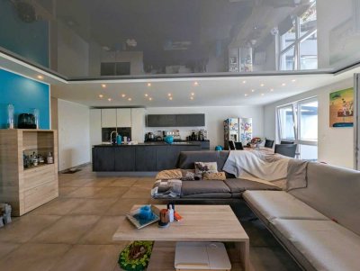 Luxus im Niedrigenergiestandard A+ * Barrierefreie Neubauwohnung,  2 Balkone + hochwertige Küche