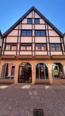 Altstadtjuwel mit Potenzial – 4,5-Zimmer-Wohnung für Wohnen oder Gewerbe