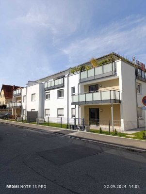 Erstbezug mit Balkon und Einbauküche: Exklusive 3-Raum-Wohnung mit geh. Innenausstattung in Lauf