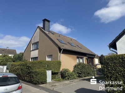 Geräumiges Einfamilienhaus in ruhiger Lage mit zwei Garagen