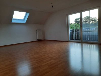 Schöne 2 Zimmer-DG Wohnung mit Balkon