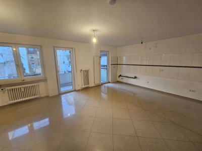 Helle 3-Zimmer Wohnung mit Balkon im 2. OG, zentral in Karlsruhes Südstadt