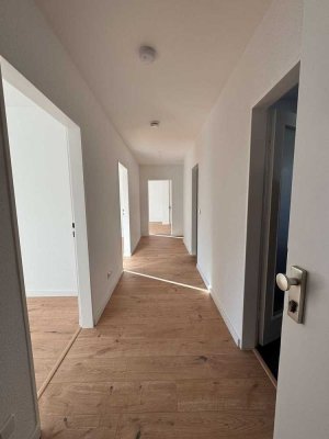 Modernisierte 3-Zimmer-Wohnung mit Balkon – Toplage am Friedberger Platz