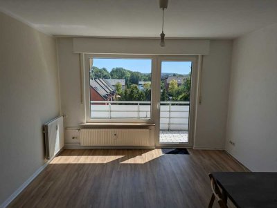 sonnige 2-Zimmer-Wohnung im westlich. Stadtteil mit kleiner Kochzeile im Flur