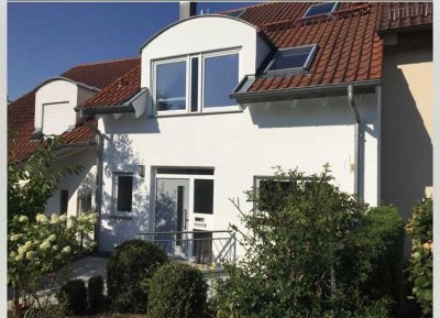 Reihenmittelhaus mit Split-Level-Architektur und Garage in bester Wohnlage von Waiblingen