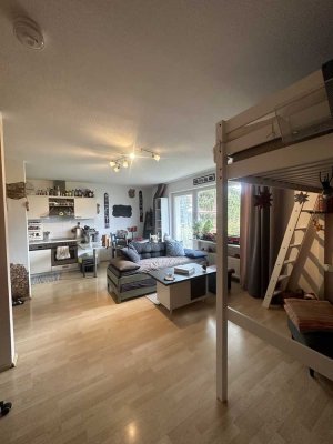 Teilmöblierte 1-Zi-Wohnung mit Balkon und Einbauküche zentral in Hattersheim!