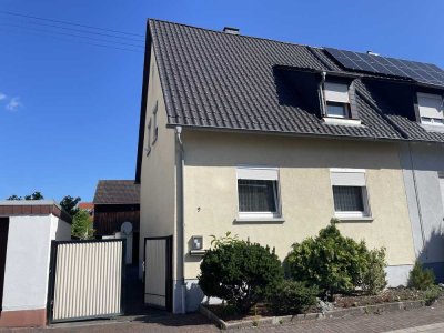 Doppelhaushälfte mit Garage, Garten und Scheune!