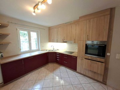 * S-OBERTÜRKHEIM: Tolle 2,5-Zi.-Whg. mit hochwertiger EBK * Badezimmer mit Whirlpool + Dampfdusche *