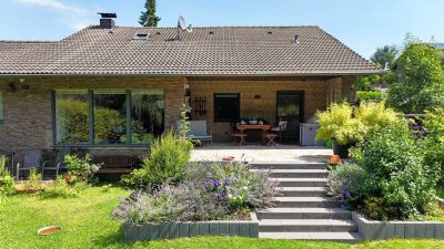 Exklusives Wohnen im Grünen – Stilvoll sanierter Bungalow in Toplage von Langerwehe-Hamich